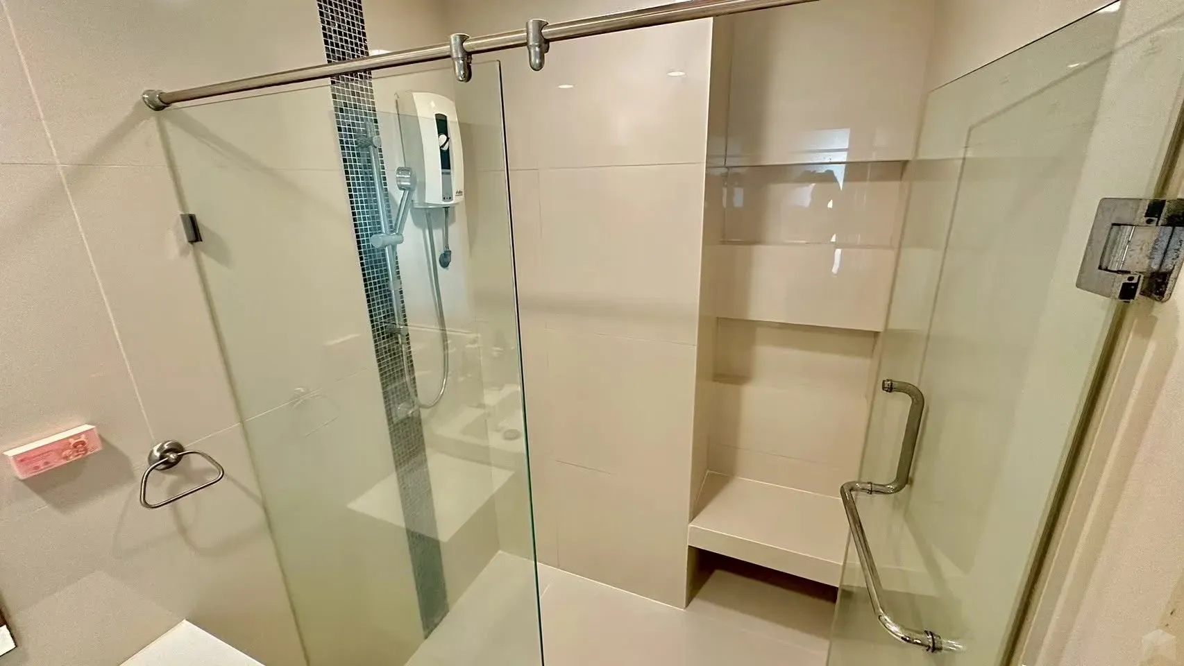 Sale/Rent Condo - 🌟 [ขาย/เช่า] คอนโดไซส์ใหญ่ เฟอร์ฯ บิ้วอินครบ ใกล้รถไฟฟ้าเพียง 200 เมตร | The Hotel Serviced Condo (รัตนาธิเบศร์) 🏙️✨ Properties Rattanathibet • Nonthaburi - Image 7