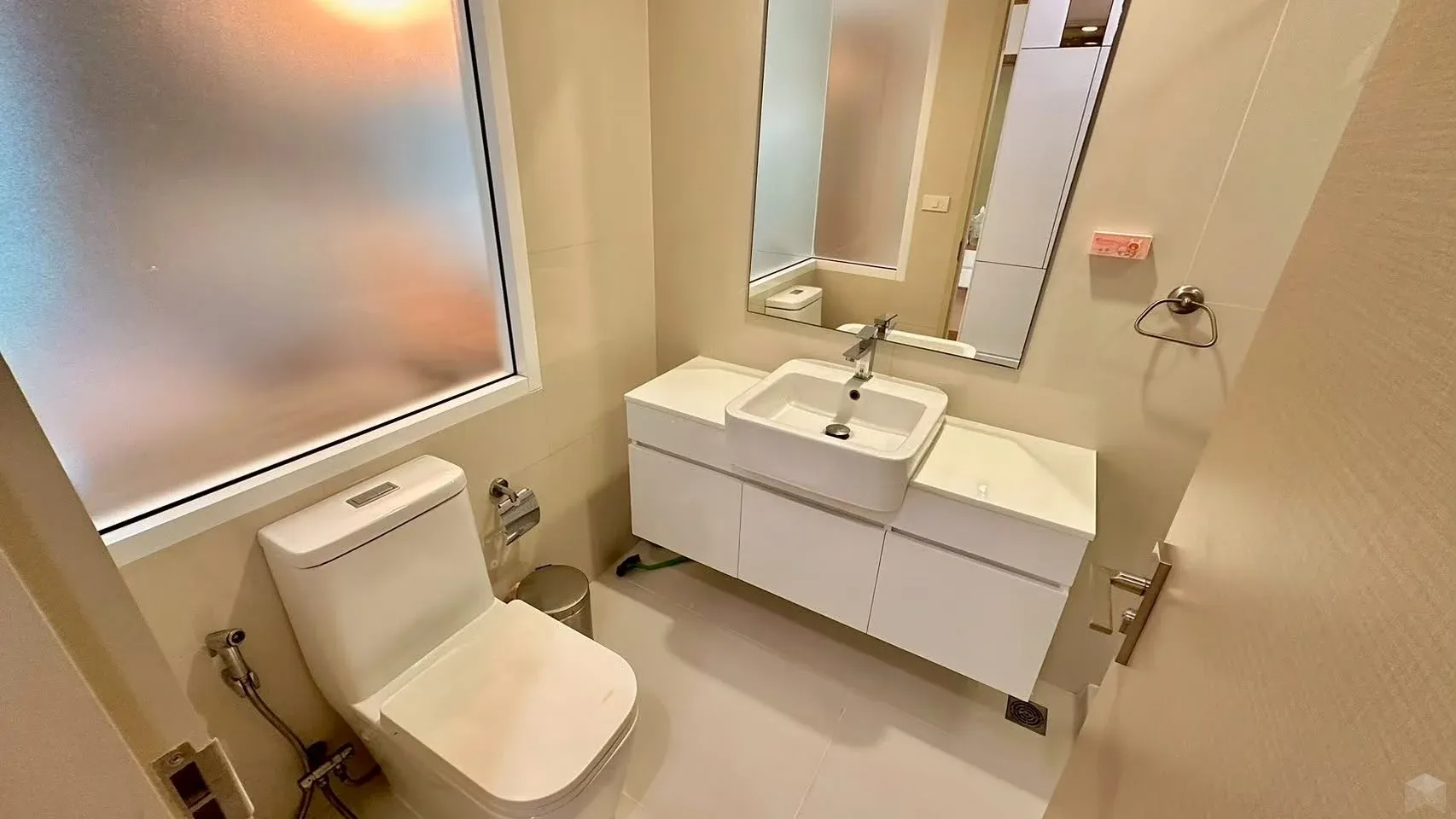 Sale/Rent Condo - 🌟 [ขาย/เช่า] คอนโดไซส์ใหญ่ เฟอร์ฯ บิ้วอินครบ ใกล้รถไฟฟ้าเพียง 200 เมตร | The Hotel Serviced Condo (รัตนาธิเบศร์) 🏙️✨ Properties Rattanathibet • Nonthaburi - Image 6