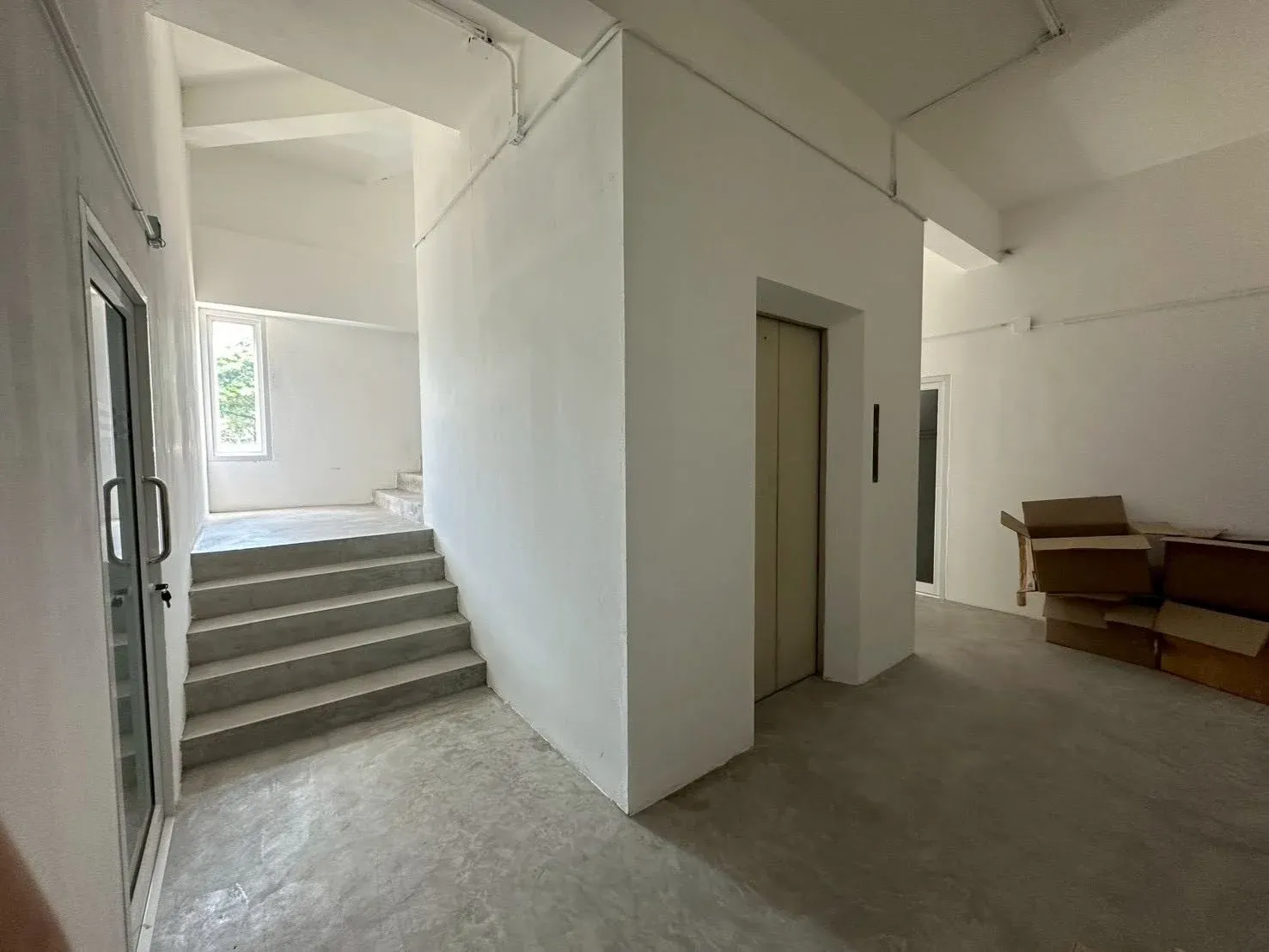 Sale/Rent Commercial Building - 🏢 โอกาสทองของนักลงทุน! ขาย/เช่า อาคารพาณิชย์ 7 ชั้น พร้อมโกดังขนาดใหญ่ | ทำเลทอง ซอยสุภาพงษ์ 3 (ใกล้ซีคอนสแควร์ & รถไฟฟ้าสายสีเหลือง) 🚀✨ Properties Srinakarin • Bangkok - Image 9