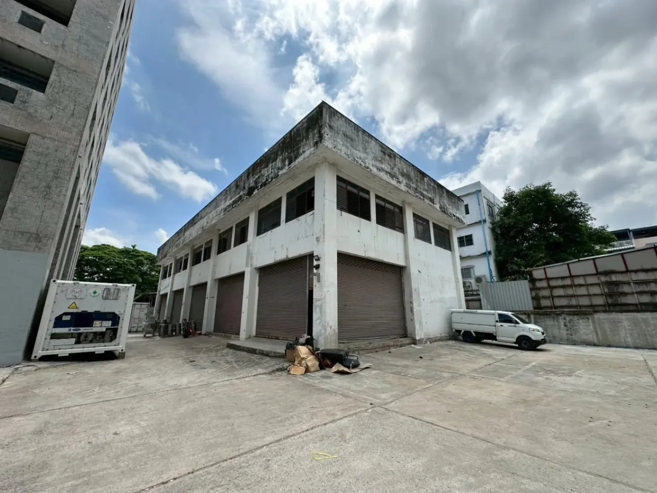 Sale/Rent Commercial Building - 🏢 โอกาสทองของนักลงทุน! ขาย/เช่า อาคารพาณิชย์ 7 ชั้น พร้อมโกดังขนาดใหญ่ | ทำเลทอง ซอยสุภาพงษ์ 3 (ใกล้ซีคอนสแควร์ & รถไฟฟ้าสายสีเหลือง) 🚀✨ Properties Srinakarin • Bangkok - Image 4