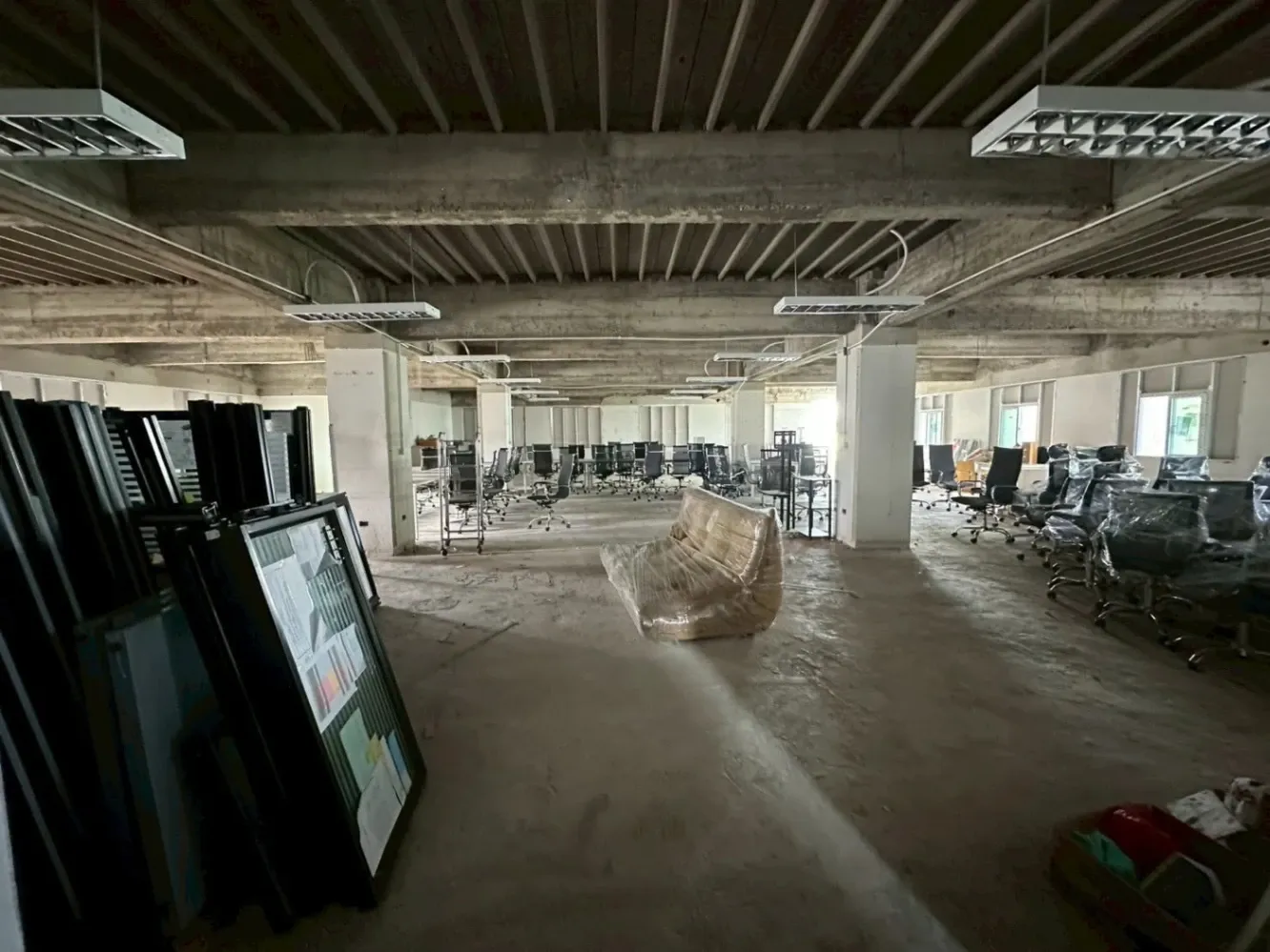 Sale/Rent Commercial Building - 🏢 โอกาสทองของนักลงทุน! ขาย/เช่า อาคารพาณิชย์ 7 ชั้น พร้อมโกดังขนาดใหญ่ | ทำเลทอง ซอยสุภาพงษ์ 3 (ใกล้ซีคอนสแควร์ & รถไฟฟ้าสายสีเหลือง) 🚀✨ Properties Srinakarin • Bangkok - Image 11