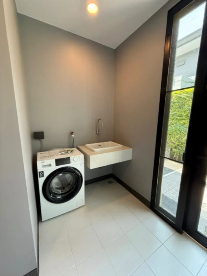 Rent Single House - [ให้เช่า] ✨ บ้านเดี่ยวหรูพร้อมอยู่ ✨ เศรษฐสิริ กรุงเทพกรีฑา 2 📍 ทำเลศักยภาพ ใกล้สวนส่วนกลาง บรรยากาศร่มรื่นเป็นส่วนตัว 🌳🍃 Properties Krungthep Kreetha • Bangkok - Image 13