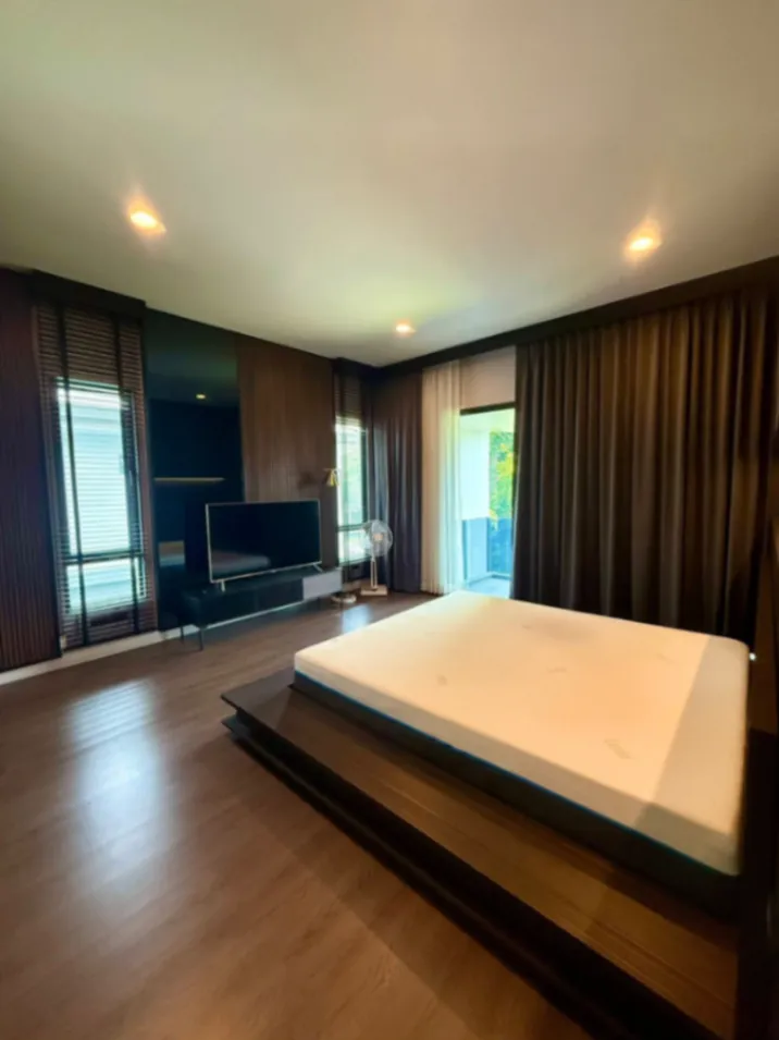 Rent Single House - [ให้เช่า] ✨ บ้านเดี่ยวหรูพร้อมอยู่ ✨ เศรษฐสิริ กรุงเทพกรีฑา 2 📍 ทำเลศักยภาพ ใกล้สวนส่วนกลาง บรรยากาศร่มรื่นเป็นส่วนตัว 🌳🍃 Properties Krungthep Kreetha • Bangkok - Image 8