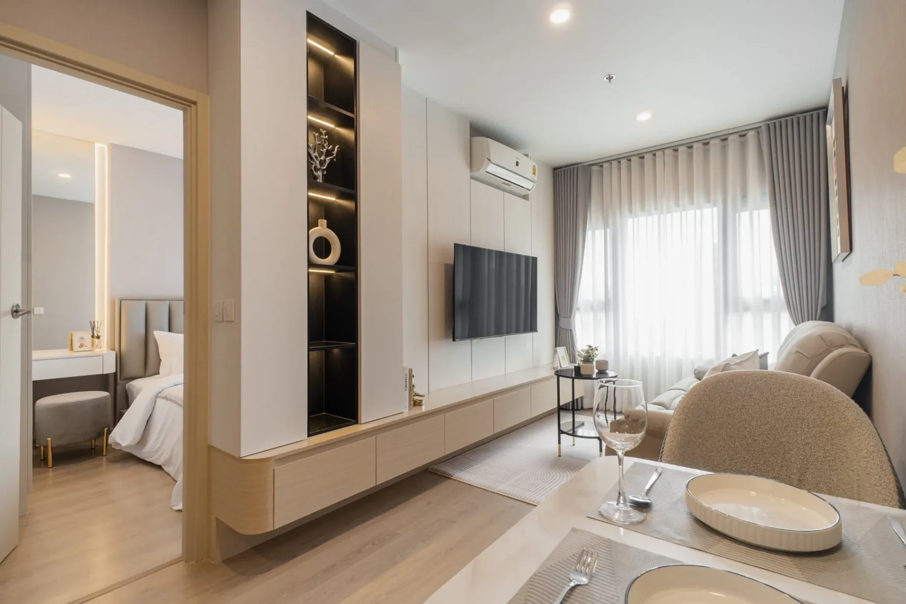 Rent Condo - 🌟 [ให้เช่า] คอนโดห้องใหม่แกะกล่อง ชั้นสูง วิวสวนเบญจกิติ | LIFE พระราม 4-อโศก Properties Asoke • Bangkok - Image 1