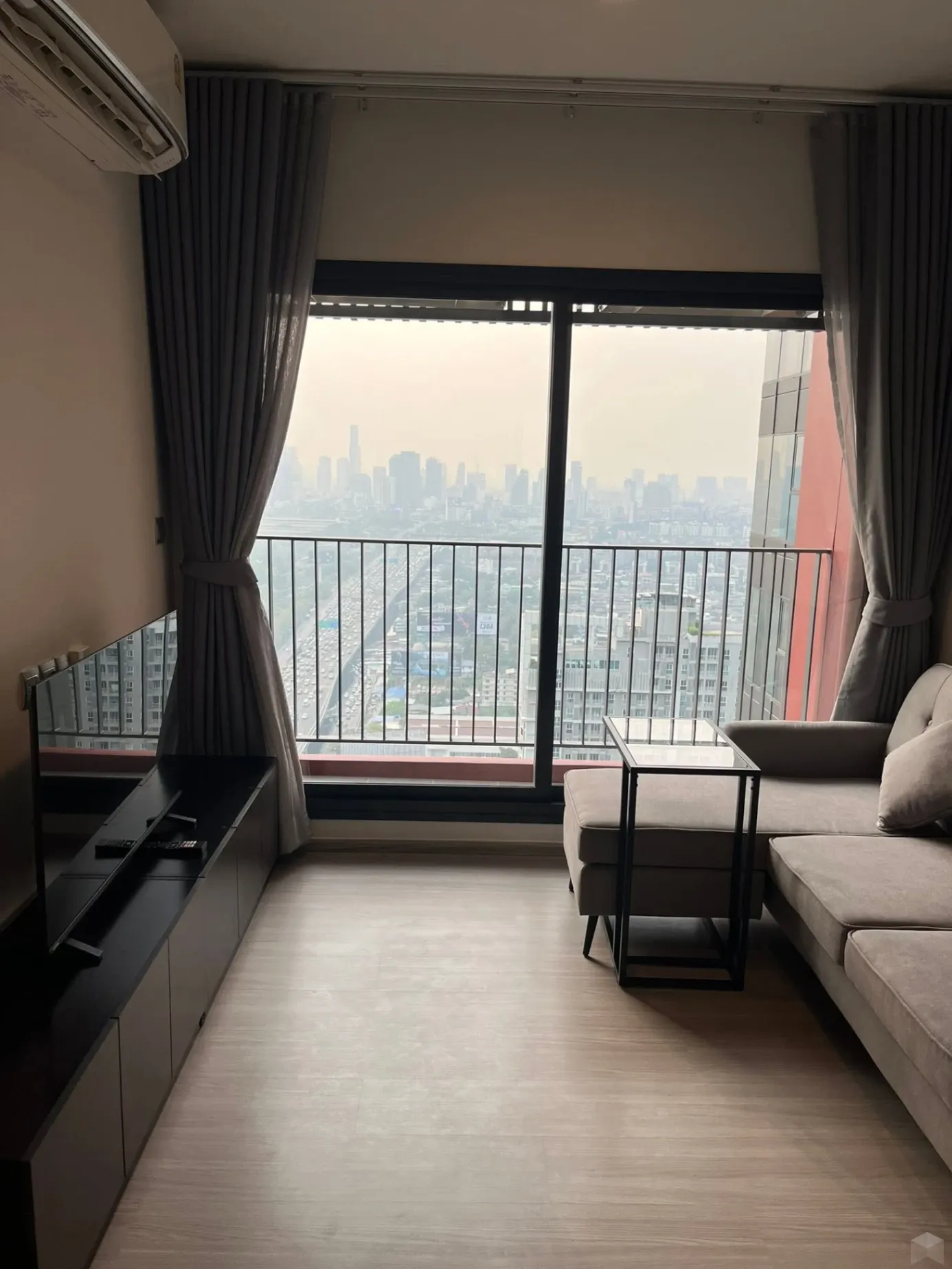 Rent Condo - 🌟 ให้เช่าคอนโดชั้นสูง วิวเมืองเปิดโล่ง พร้อมเข้าอยู่ | Life Asoke Hype 🏙️✨ Properties Asoke • Bangkok - Image 1