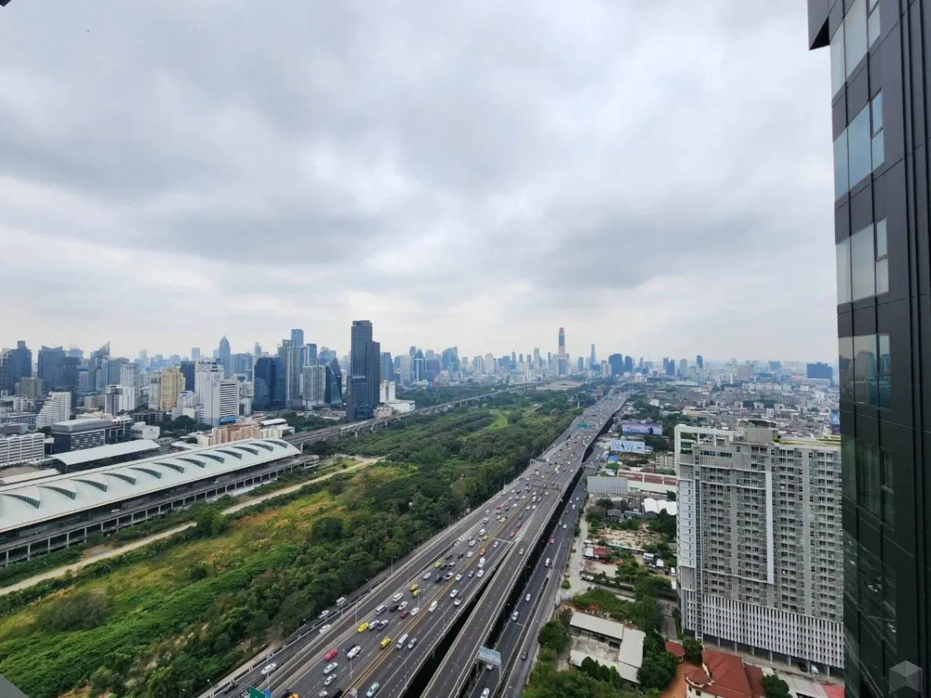 Rent Condo - 🌟 ให้เช่าคอนโดชั้นสูง วิวเมืองเปิดโล่ง พร้อมเข้าอยู่ | Life Asoke Hype 🏙️✨ Properties Asoke • Bangkok - Image 10