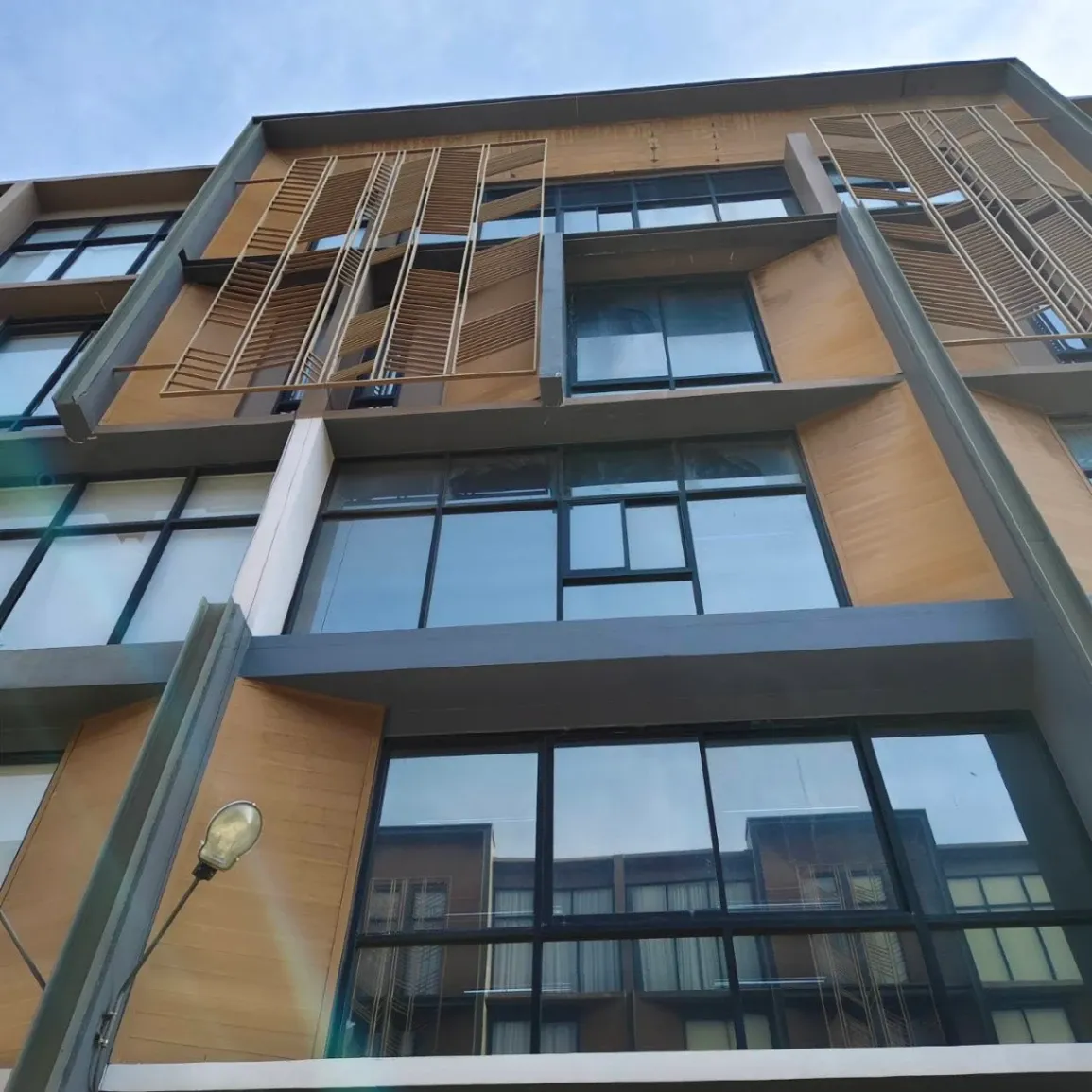 Sale Office Space - 🏢 ขายโฮมออฟฟิศสุดหรูทำเลทอง พร้อมผู้เช่าสัญญายาว 3 ปี | เดอะ ไพรด์ สุขุมวิท 77 (The Pride Sukhumvit 77) โซนอ่อนนุช 30 🚀✨ Properties On Nut • Bangkok - Image 2