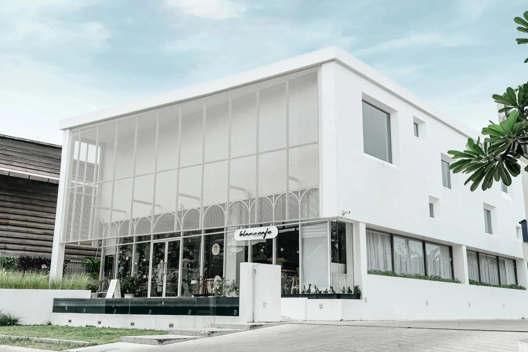 Rent Office Space - 🏢 [ให้เช่า] อาคารสำนักงาน Stand-alone ตกแต่งครบ พร้อมใช้งานทันที! (ศรีนครินทร์ ซอย 5) Properties Srinakarin • Bangkok - Image 1