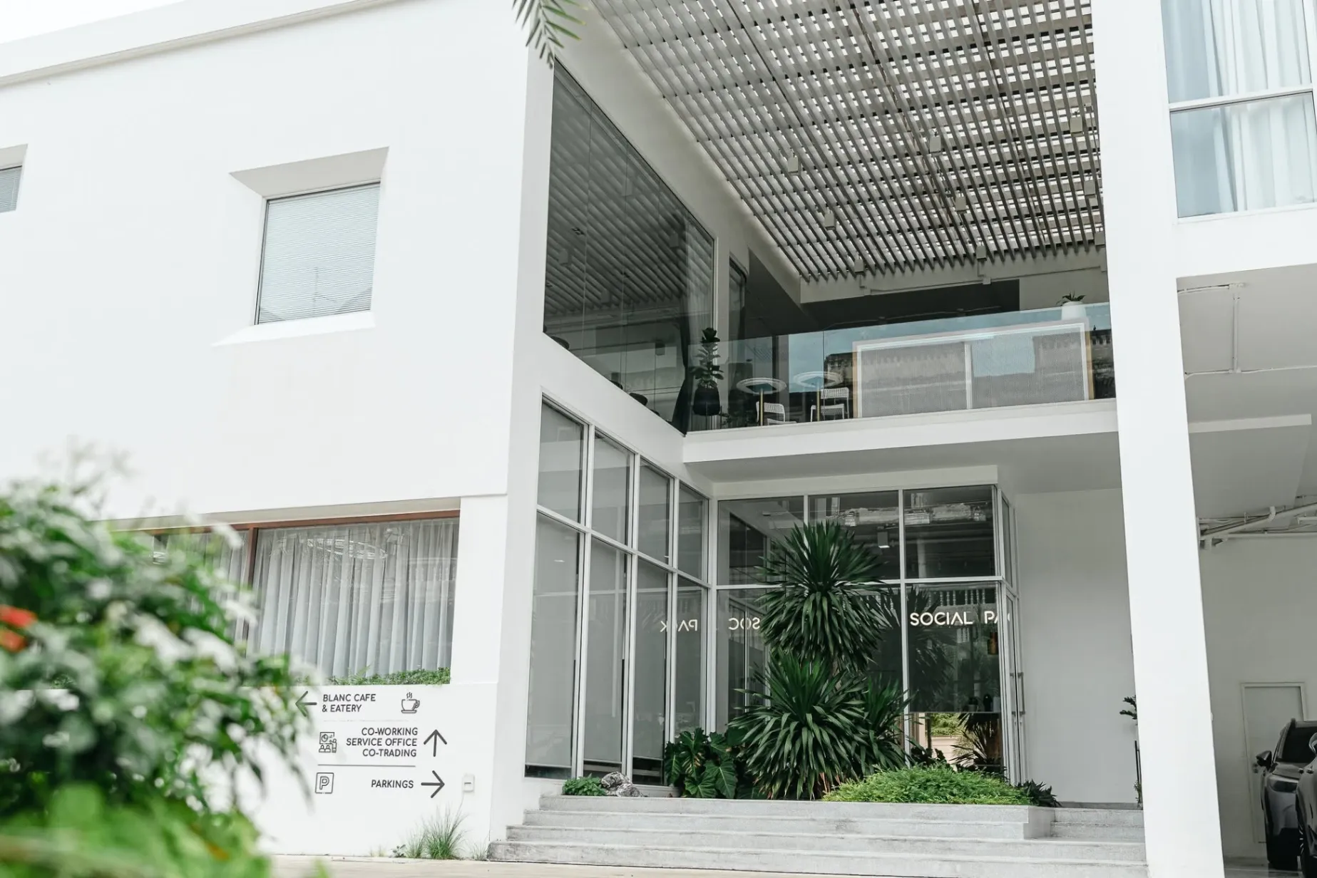Rent Office Space - 🏢 [ให้เช่า] อาคารสำนักงาน Stand-alone ตกแต่งครบ พร้อมใช้งานทันที! (ศรีนครินทร์ ซอย 5) Properties Srinakarin • Bangkok - Image 9