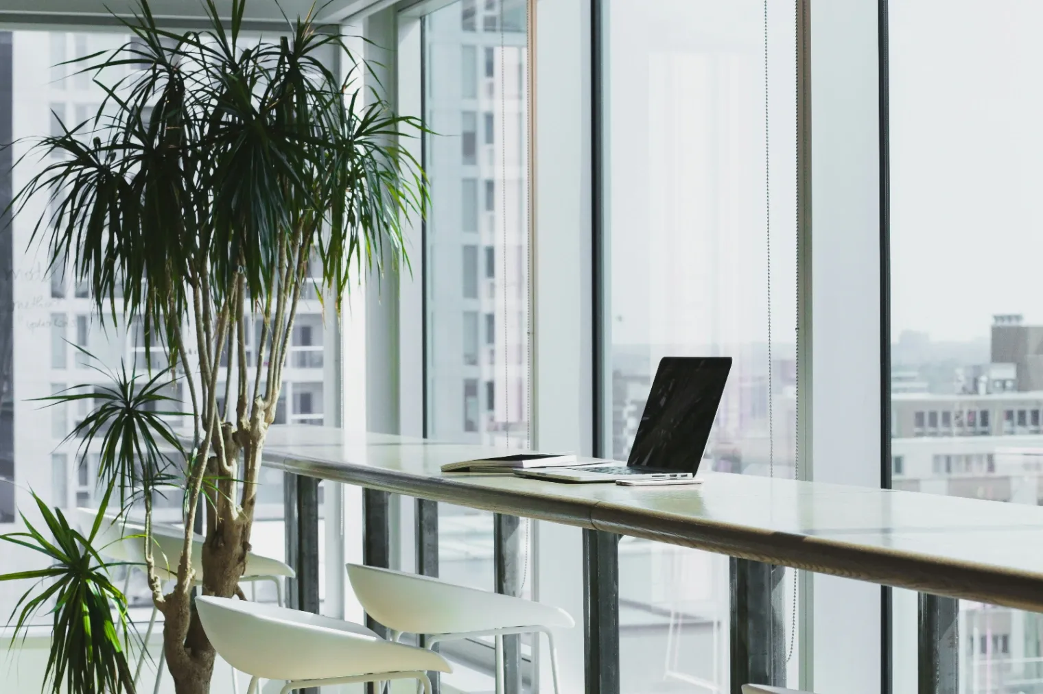 Rent Office Space - ✨ จ่าย 30,000 จบ! ออฟฟิศ 24 ชม. 📍 Major Tower พระราม 9-รามคำแหง ตกแต่งครบ 25 ตร.ม. รวมเน็ต+ห้องประชุม! Properties Rama 9 • Bangkok - Image 4