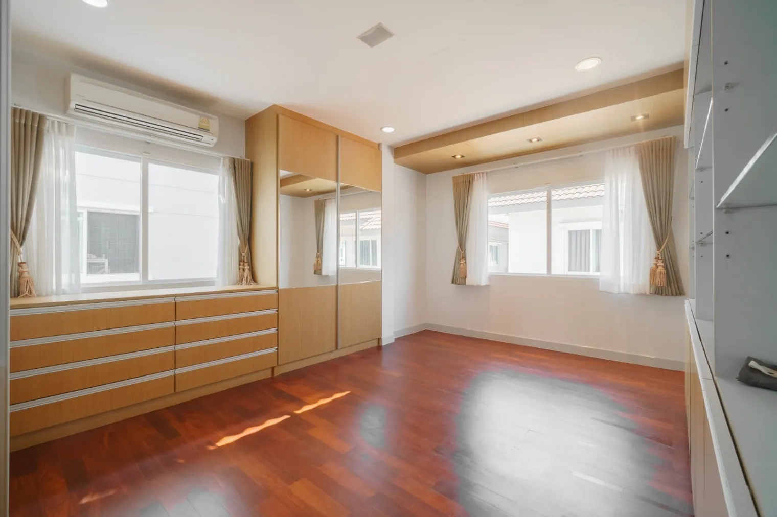 Sale/Rent Single House - หลุดขายด่วน! บ้านหรู 3 ชั้น ติด Wellington College (กรุงเทพกรีฑา) เดินไปเรียนได้เลย สภาพรีโนเวทใหม่เอี่ยม ราคาดีที่สุดในโครงการ! ✨ Properties Krungthep Kreetha • Bangkok - Image 11
