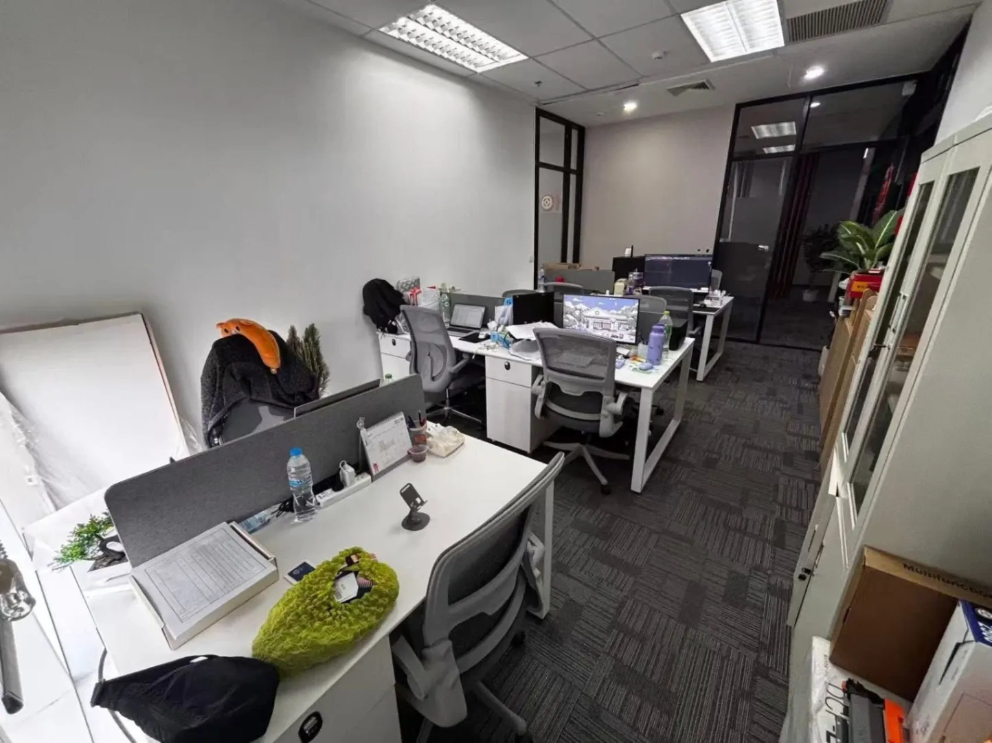 Rent Office Space - ✨ จ่าย 30,000 จบ! ออฟฟิศ 24 ชม. 📍 Major Tower พระราม 9-รามคำแหง ตกแต่งครบ 25 ตร.ม. รวมเน็ต+ห้องประชุม! Properties Rama 9 • Bangkok - Image 3