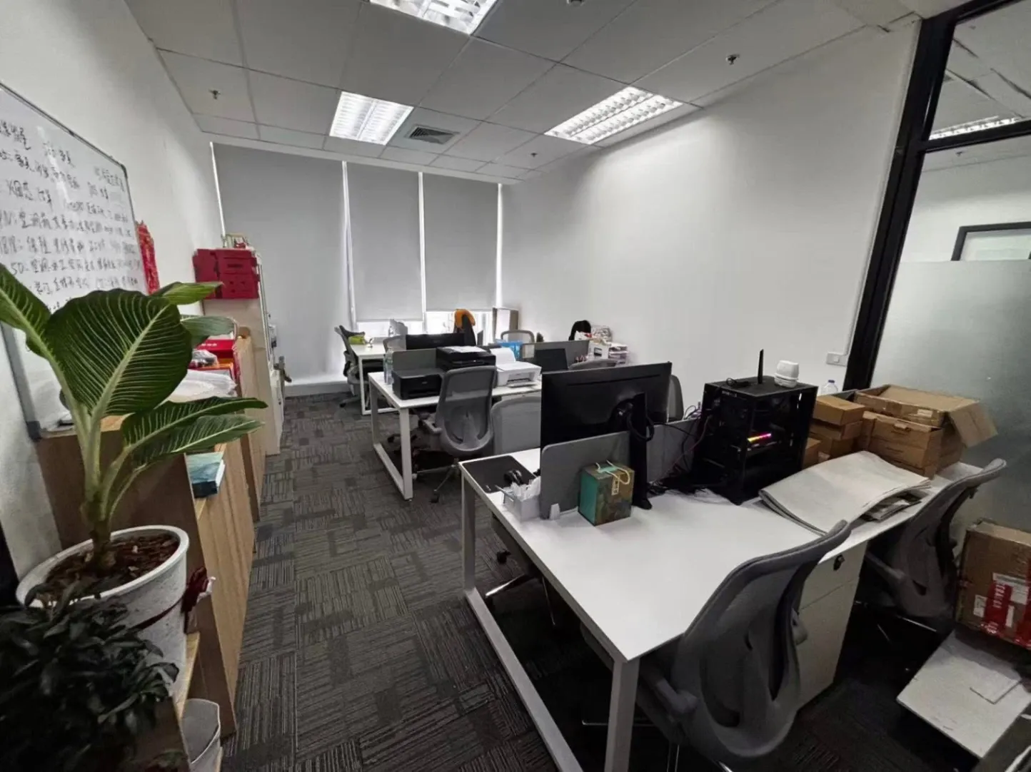 Rent Office Space - ✨ จ่าย 30,000 จบ! ออฟฟิศ 24 ชม. 📍 Major Tower พระราม 9-รามคำแหง ตกแต่งครบ 25 ตร.ม. รวมเน็ต+ห้องประชุม! Properties Rama 9 • Bangkok - Image 1