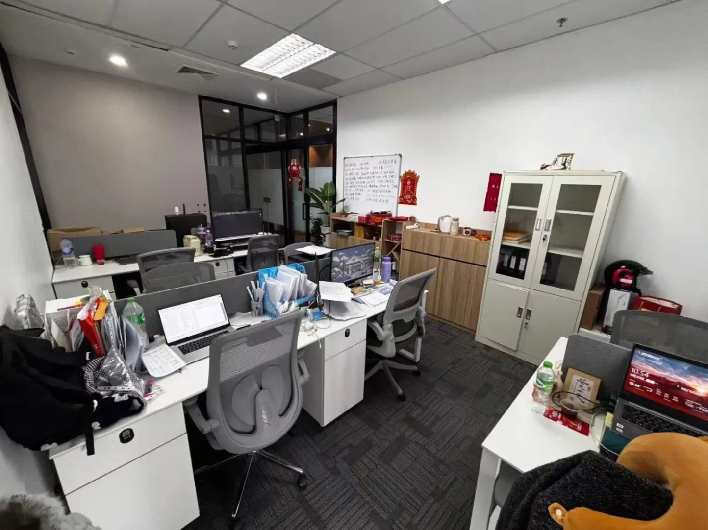 Rent Office Space - ✨ จ่าย 30,000 จบ! ออฟฟิศ 24 ชม. 📍 Major Tower พระราม 9-รามคำแหง ตกแต่งครบ 25 ตร.ม. รวมเน็ต+ห้องประชุม! Properties Rama 9 • Bangkok - Image 2
